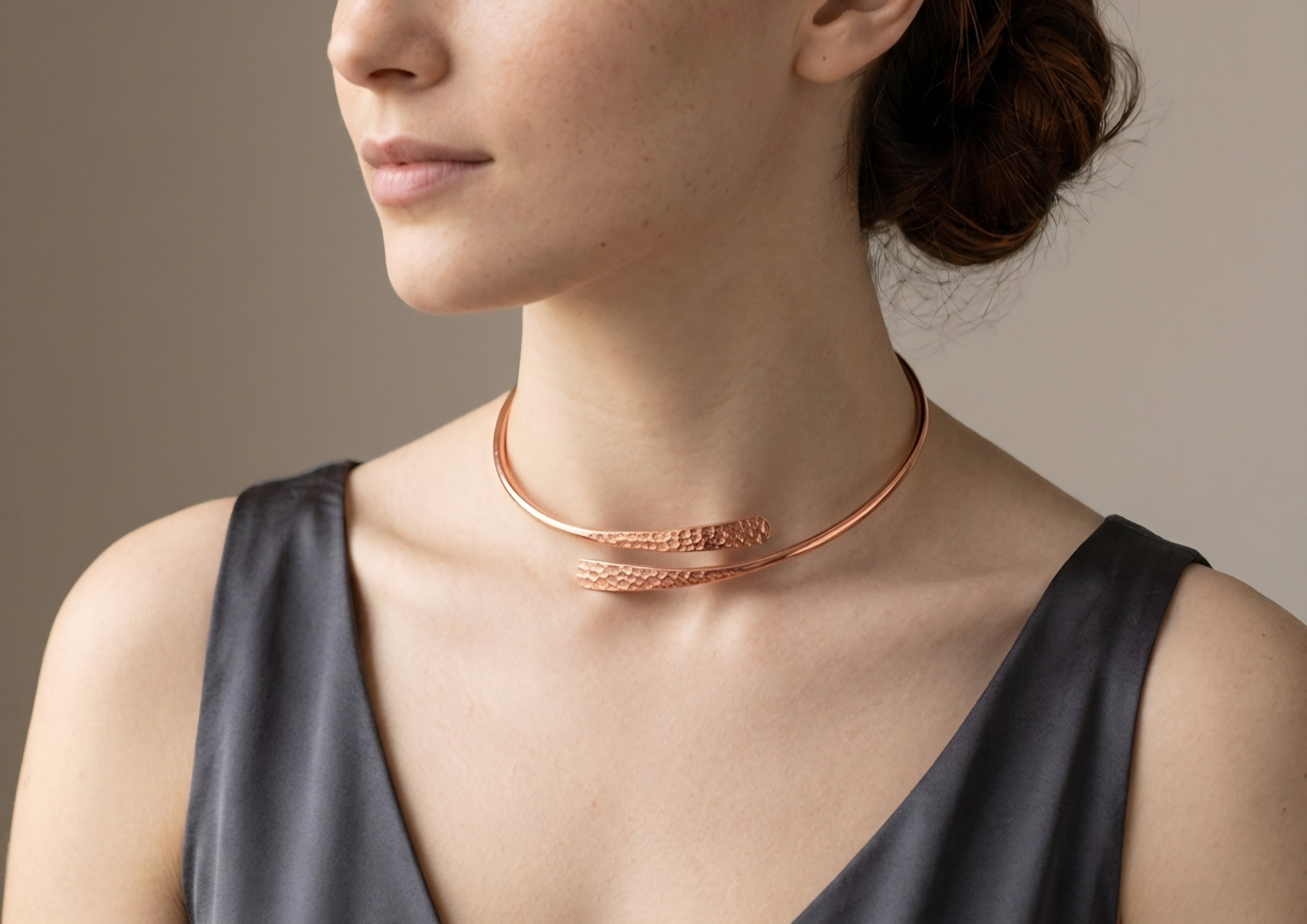 Gargantilla de Cobre Puro Artesanal - Diseño Minimalista "Hammered" - Hecho en España